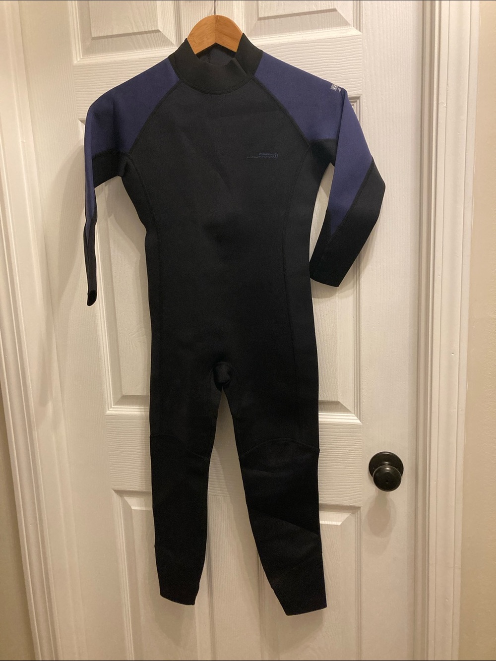 Kids Black and Navy One-Piece Wetsuit NWOT Dark Lightning size 12